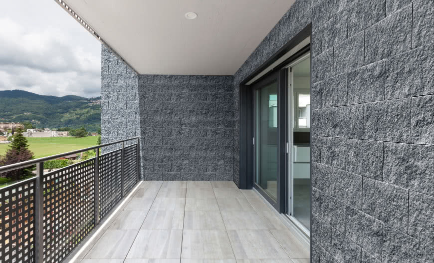Szczelny balkon z okładziną z płytek