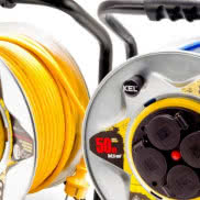 Przedłużacz elektryczny na bębnie marki KEL z linii Heavy Duty